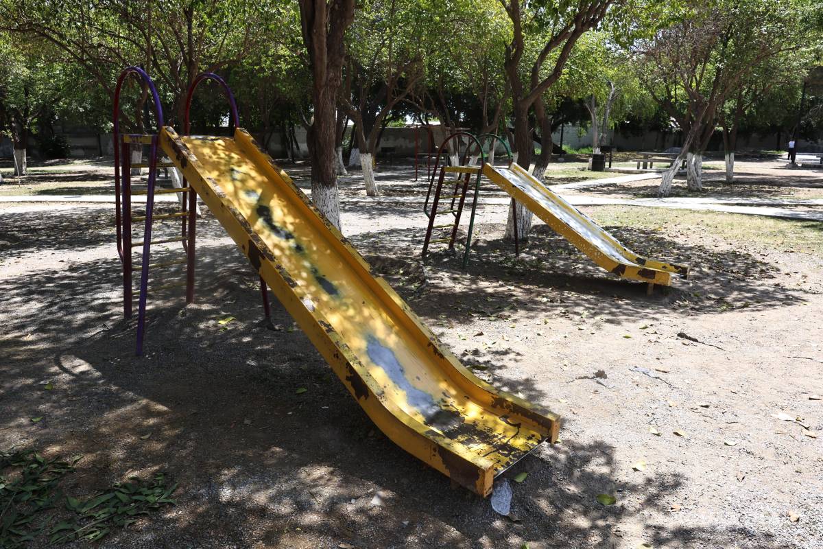 $!Los juegos recreativos para niñas y niños lucen igual de desgastados que los espacios deportivos.