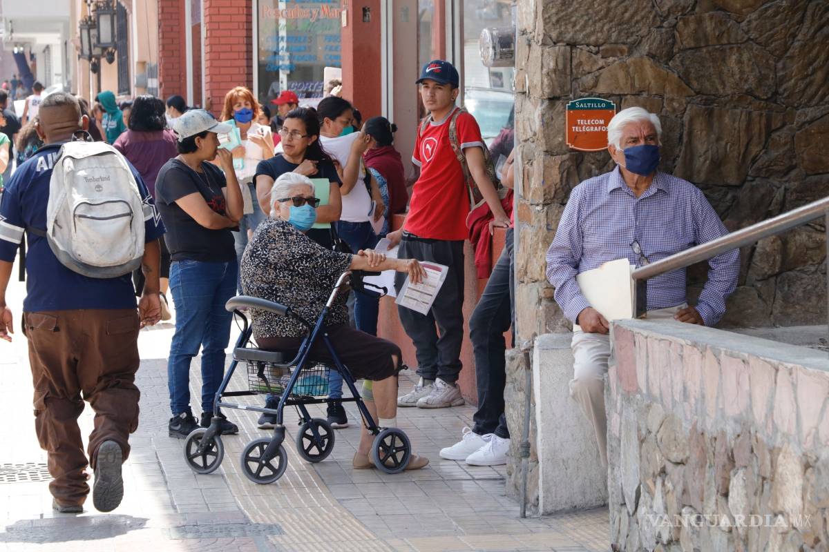 Coronavirus: Escasez de cubrebocas aumenta 35% sus costos en farmacias de Saltillo