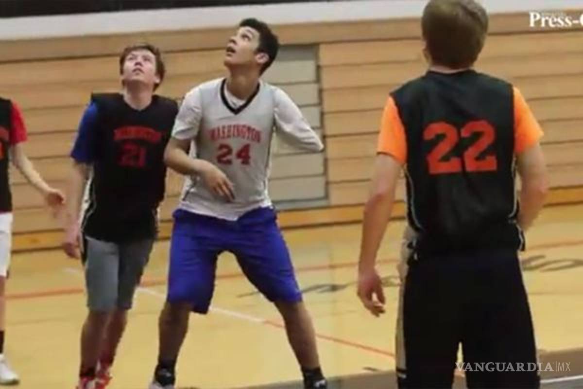 El adolescente que juega basquetbol sin un brazo y es la sensación en Estados Unidos