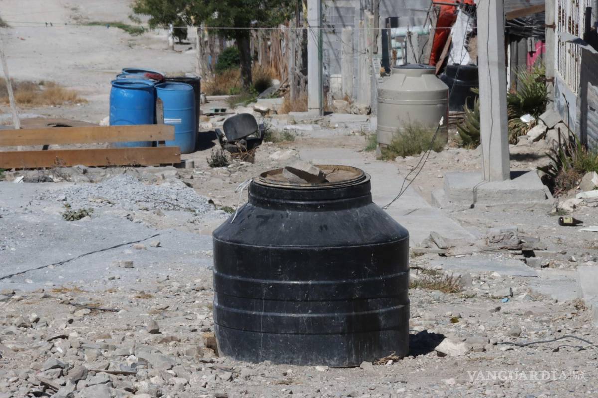 $!“No siempre sale agua suficiente, solo es un chorrito”, dicen los vecinos.