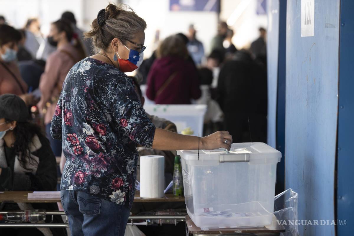 $!Cerca de 3 mil centros de votación han abierto este domingo en Chile.
