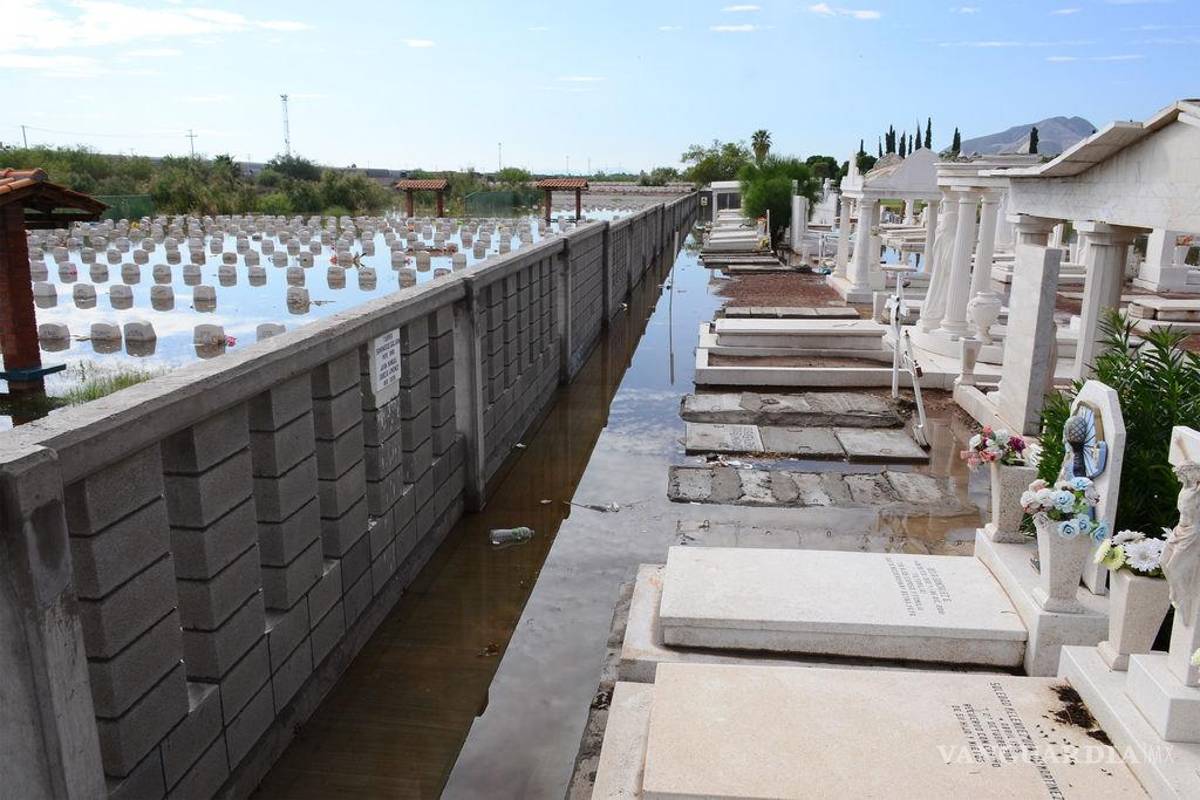 Cierran por inundación el panteón privado Jardines del Carmen en Torreón