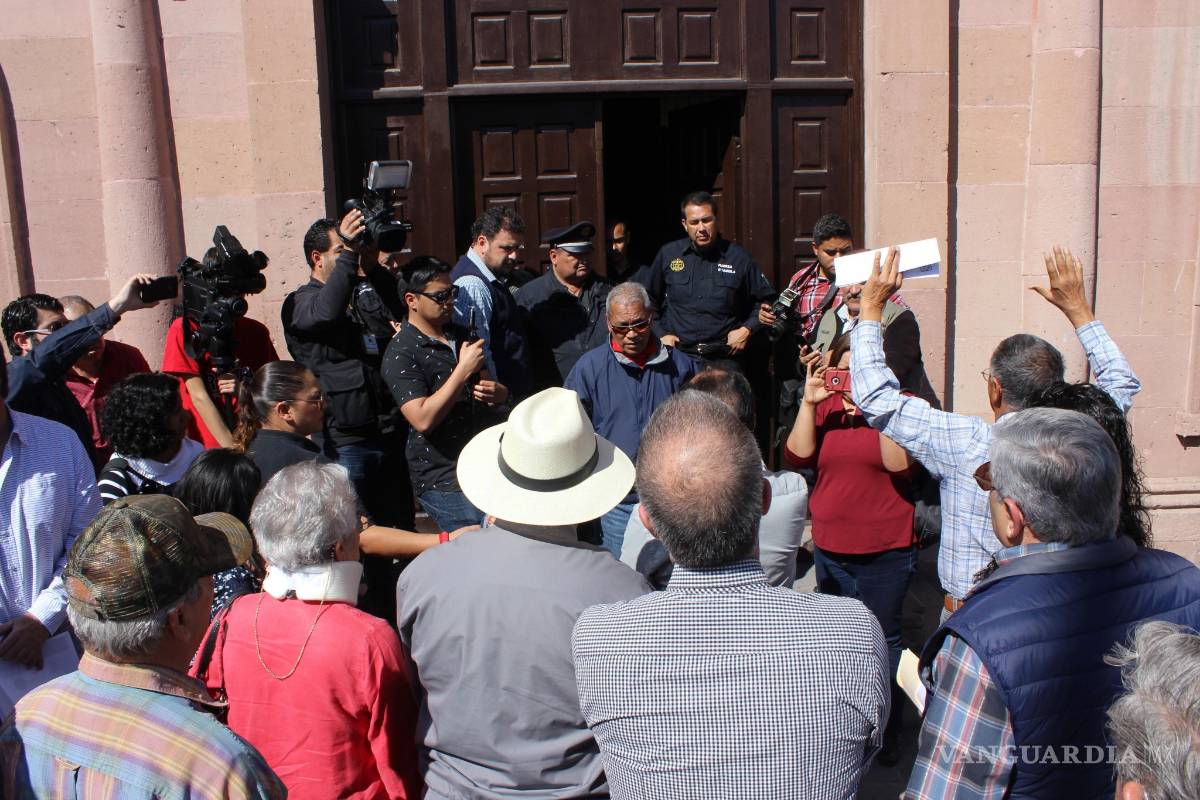 $!Exigen cumplimiento de compromisos para desclasificar información sobre mega deuda en Coahuila