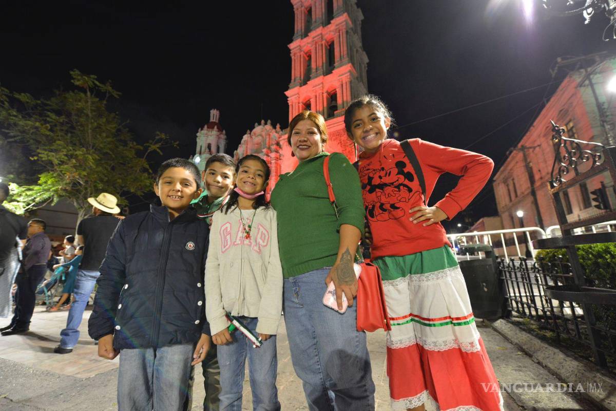 $!La circulación peatonal y vehicular permanece cerrada desde de las 15:00 horas, pero se abrió para el paso de familias con niños.