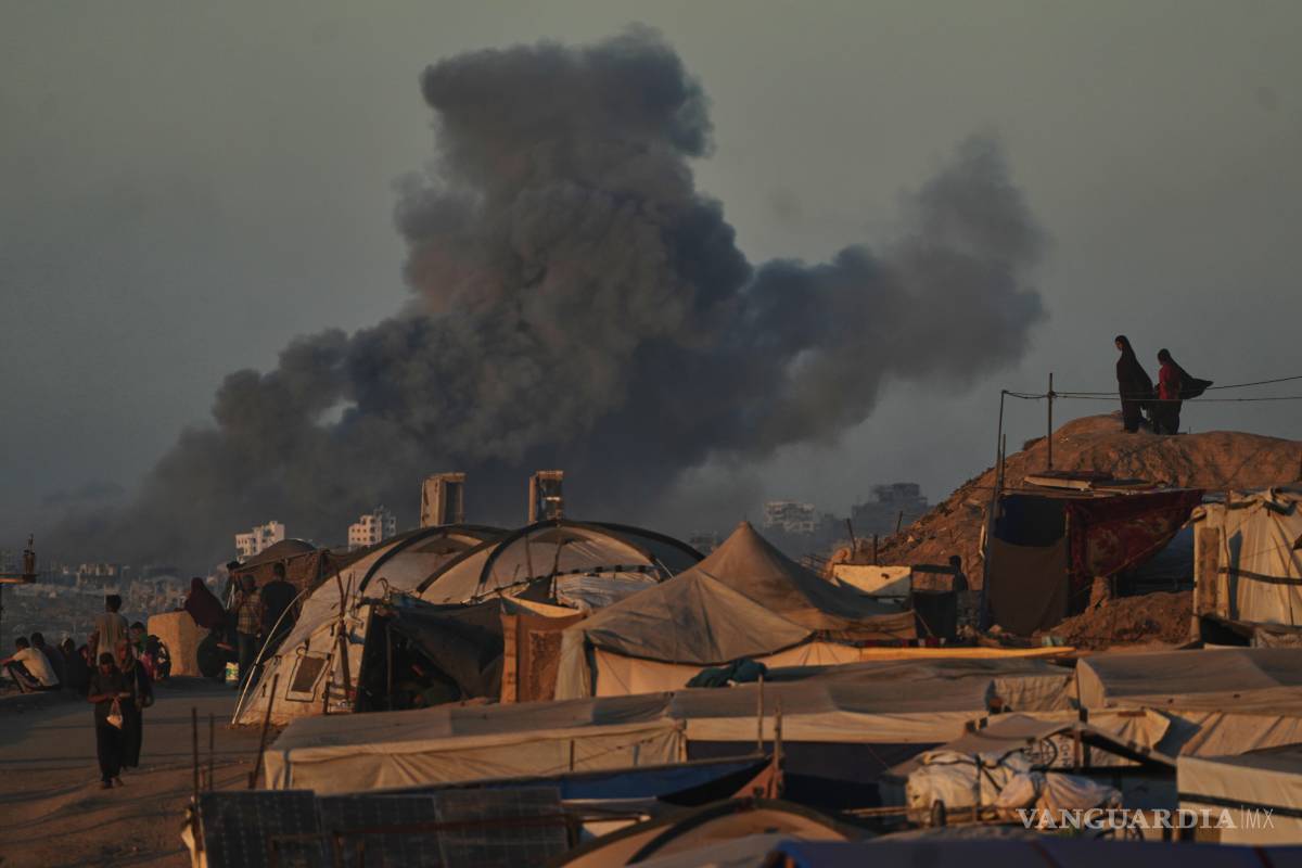 Ataques israelíes matan a docenas en Gaza; Hamás sin respuesta aún a la propuesta de paz