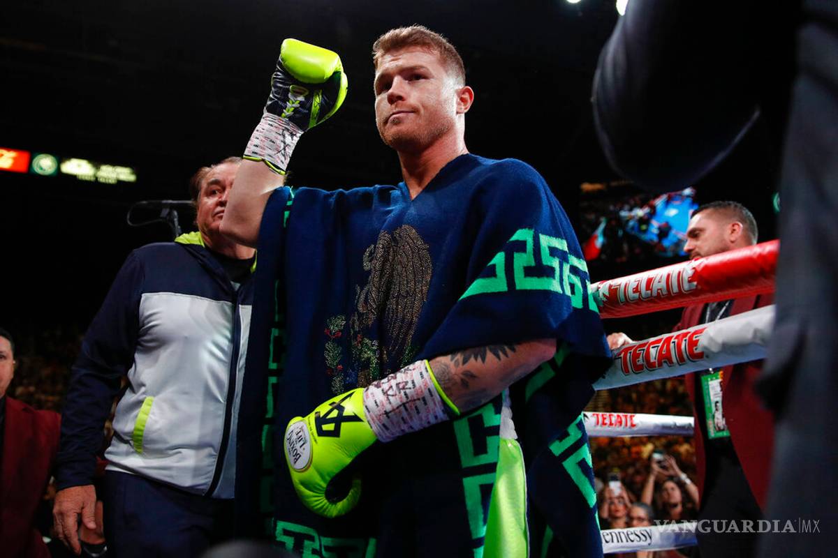 ¡Lo hace de nuevo! 'Canelo' utiliza Sarape de Saltillo para su pelea