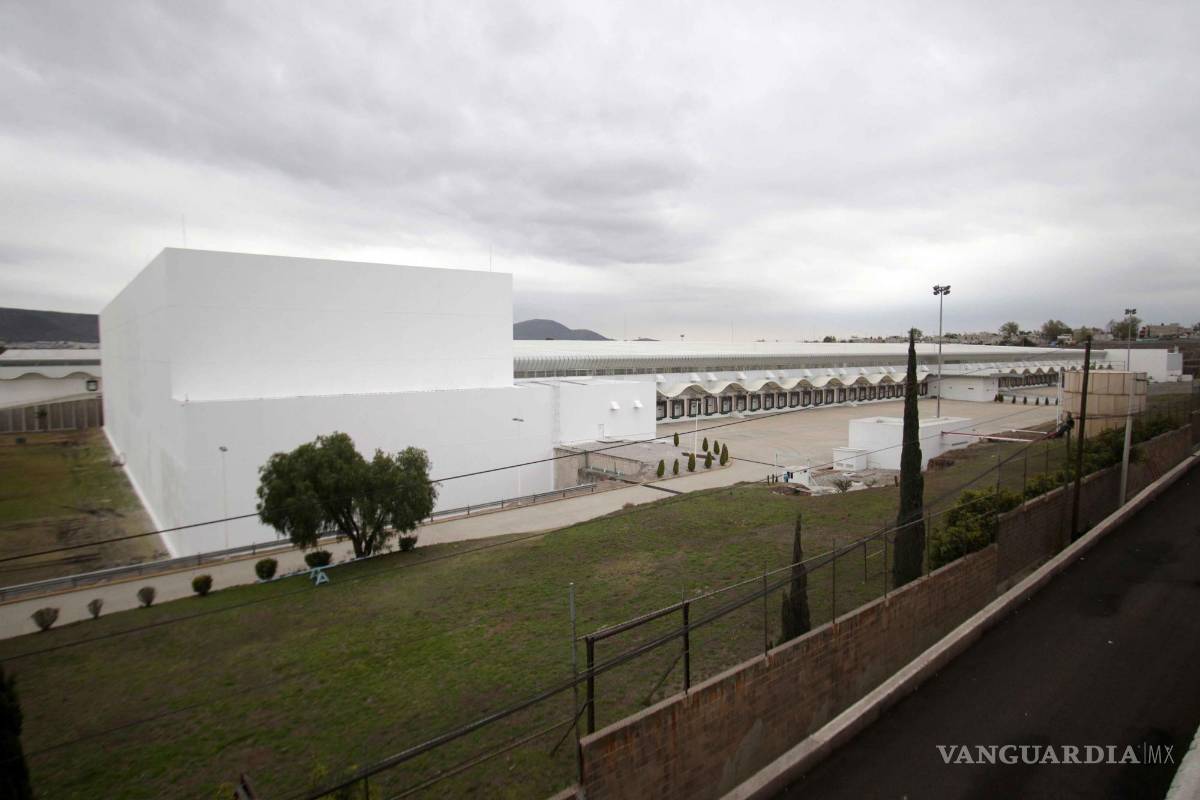 $!EUM20231226POL47.JPG HUEHUETOCA, Méx. Construction/Construcción-Megafarmacia.- 26 de diciembre de 2023. A dos días de la inauguración de la megafarmacia, en Huehuetoca, Estado de México, avanzan a marcha forzada los trabajos de mantenimiento en el exterior; aún no hay evidencia de la llegada de medicamentos. Foto: Agencia EL UNIVERSAL/Carlos Mejía/EELG