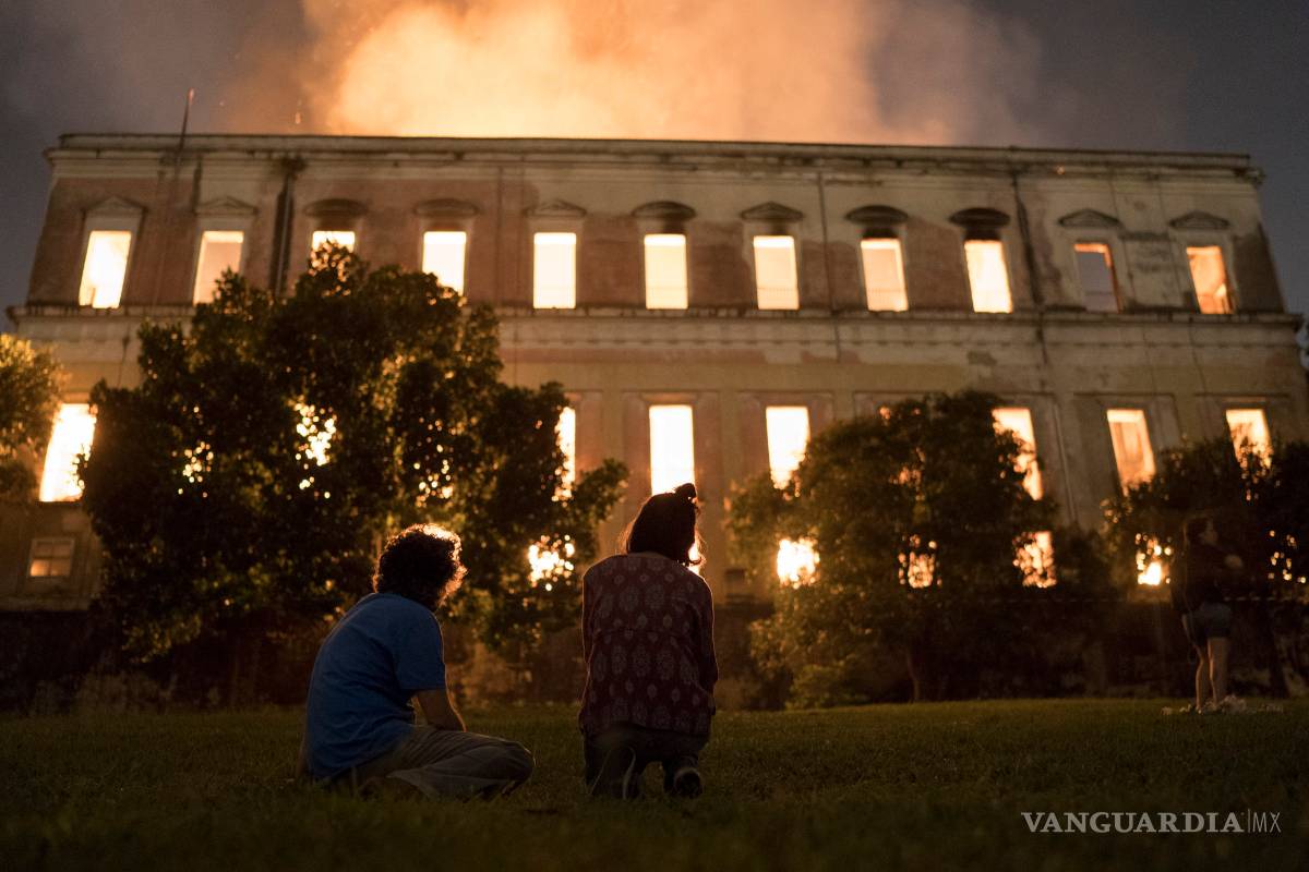 $!Voraz incendio destruye el Museo Nacional de Brasil y pierde gran parte de su acervo (Fotogalería)