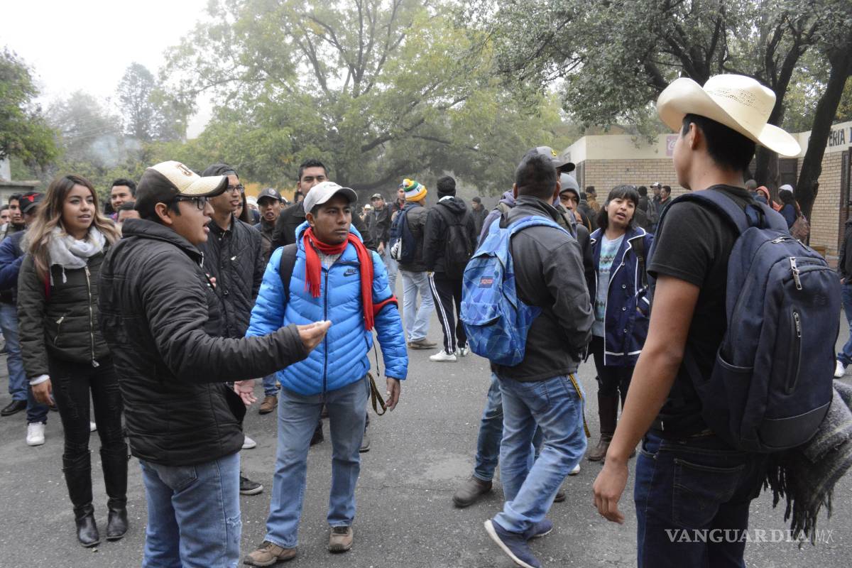 $!Presentan en la Narro a candidatos entre empujones y gritos
