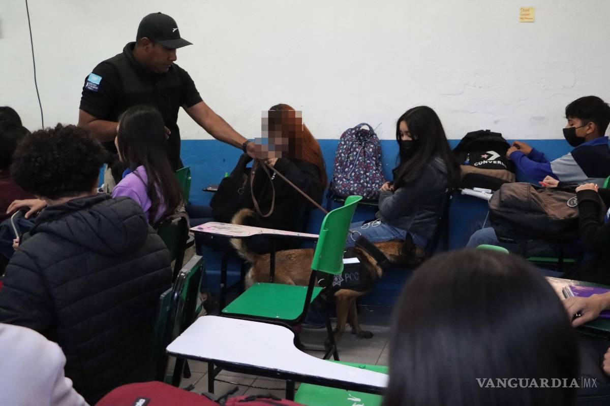 Encuentran 3 mochilas contaminadas con sustancias prohibidas, en primer operativo del año en preparatoria de Saltillo