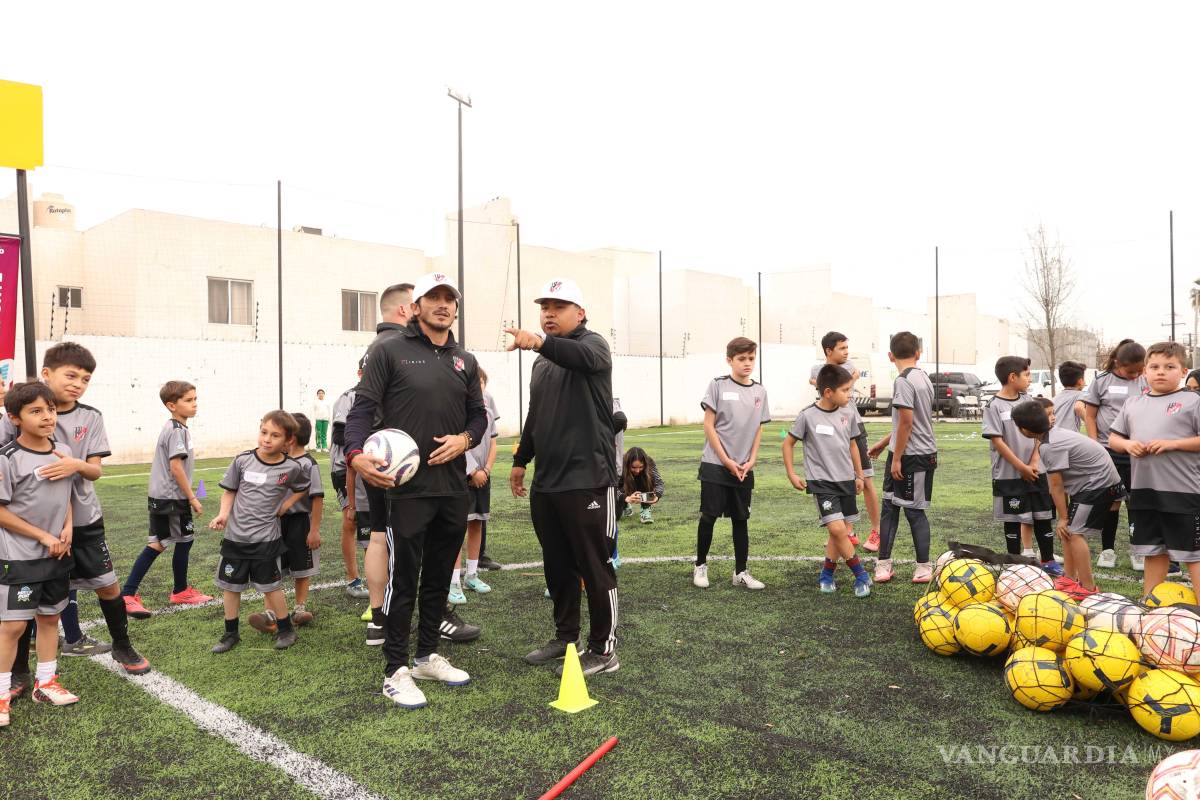 $!El evento marca el inicio de una iniciativa que busca fomentar el deporte y los valores en la niñez saltillense.