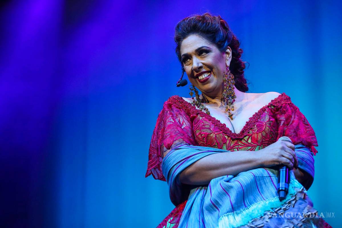 $!Regina Orozco festeja 45 años de trayectoria