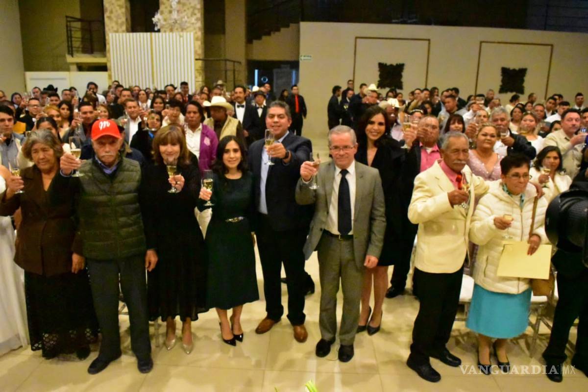 Se casan 98 parejas en Monclova durante bodas comunitarias