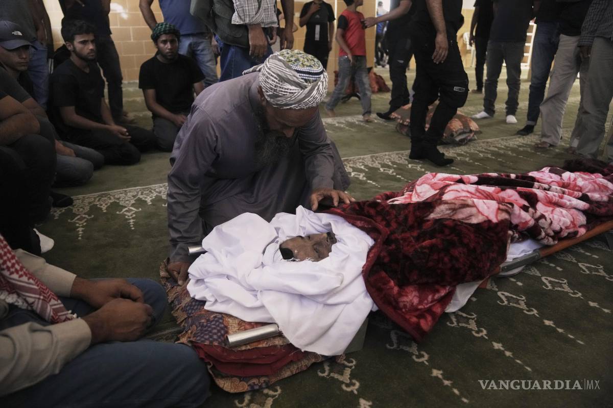 $!El funeral del activista palestino Awdah Al Hathaleen, asesinado a tiros por un israelí según funcionarios de salud palestinos, en Umm al-Khair, Cisjordania.