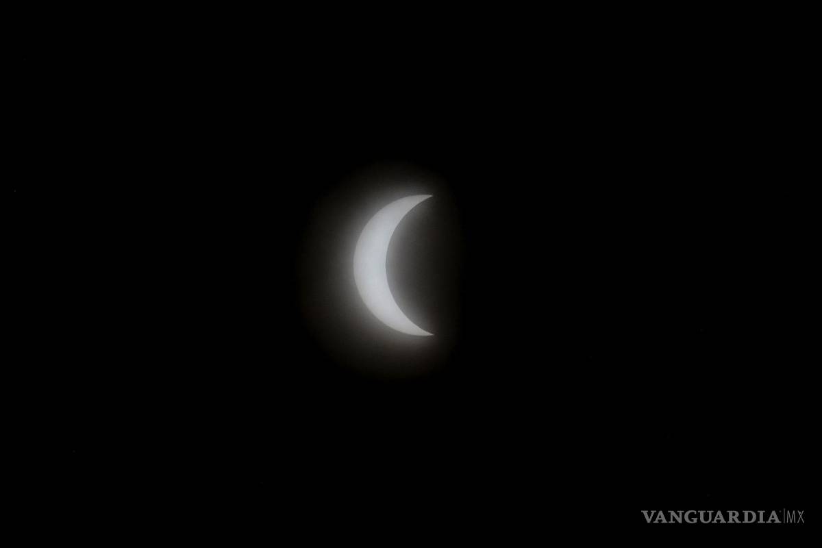 Así cautiva, maravilla y asombra el eclipse solar desde Mazatlán hasta la isla de Terranova (fotos)