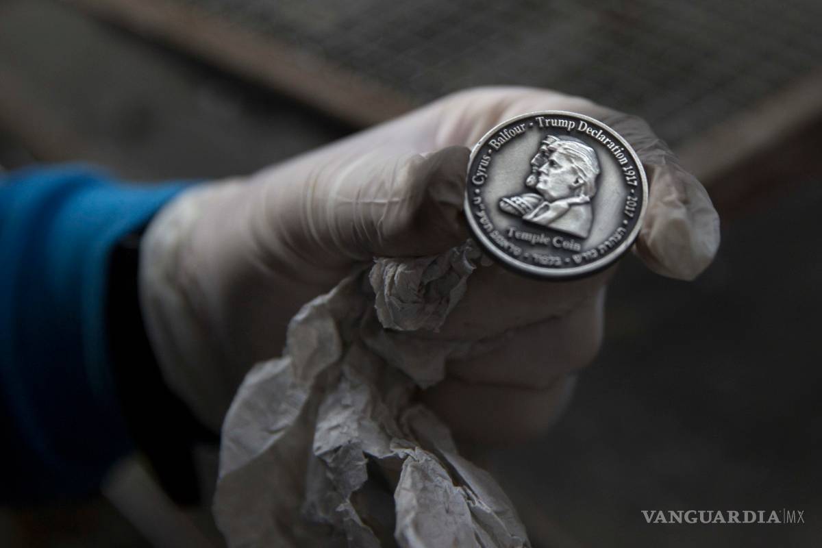 $!Acuñan una moneda con la imagen de Donald Trump en Jerusalén