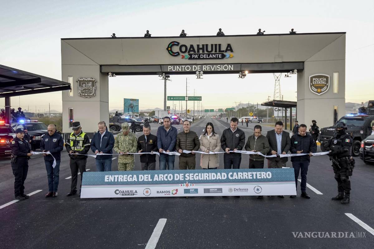 $!El gobernador Manolo Jiménez Salinas inauguró el primer Arco de Seguridad Carretero en Ramos Arizpe, reforzando la seguridad en los límites del estado.