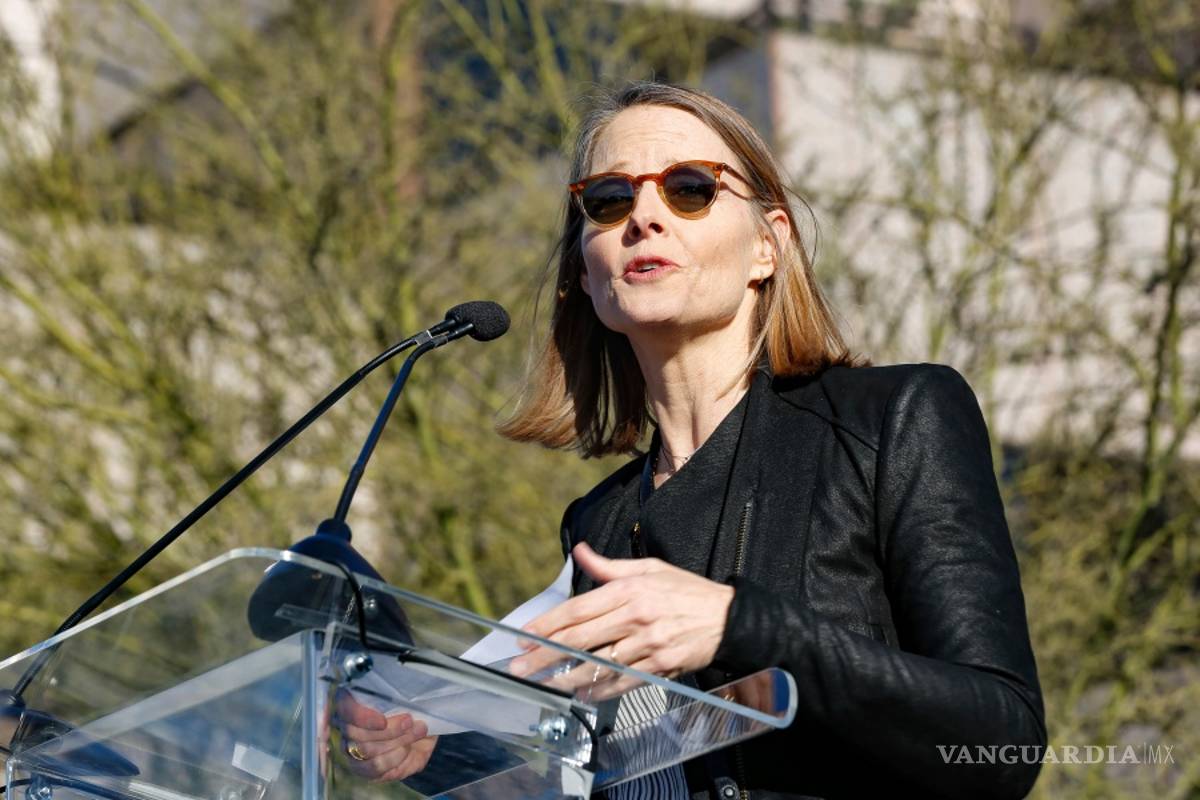 Jodie Foster y Michael J.Fox encabezan acto contra políticas de Trump