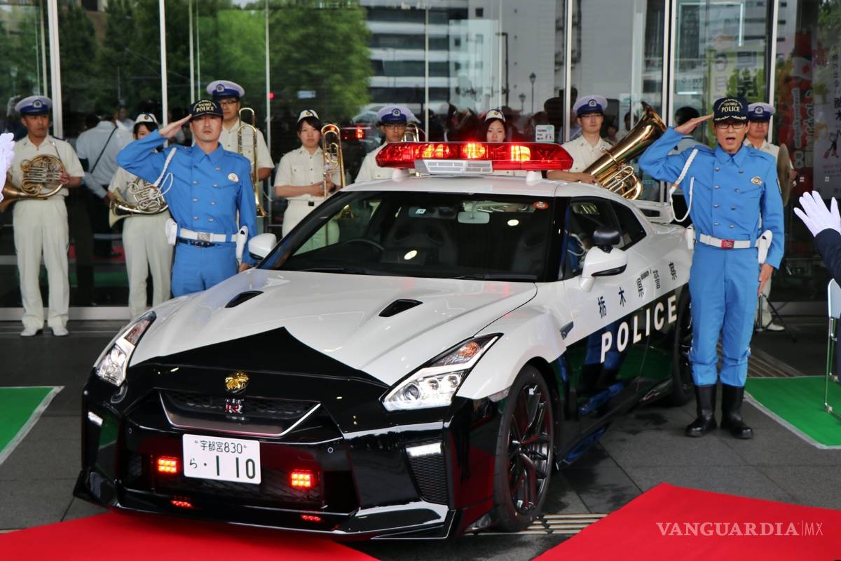 $!'Godzilla' cuidará las calles de Japón, su policía estrena un Nissan GT-R como patrulla