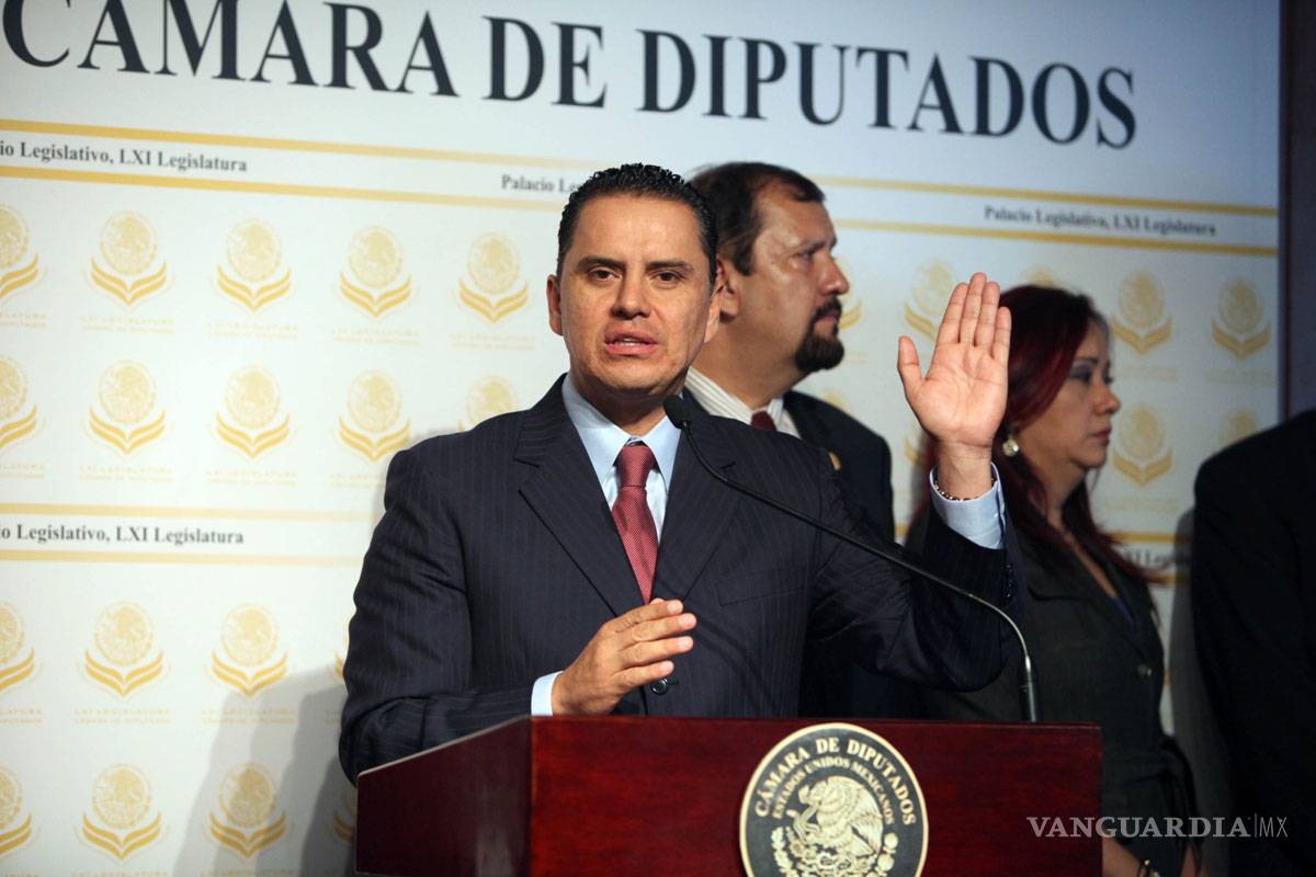 Piden legisladores evitar posible huida de Sandoval