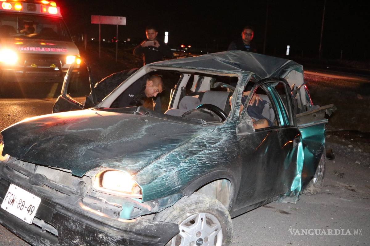Chocan a pareja y los dejan abandonados a su suerte en Libramiento a oscuras