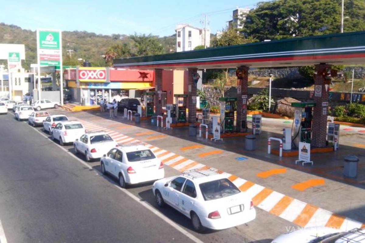 Toman gasolineras en Guerrero por 'gasolinazo'