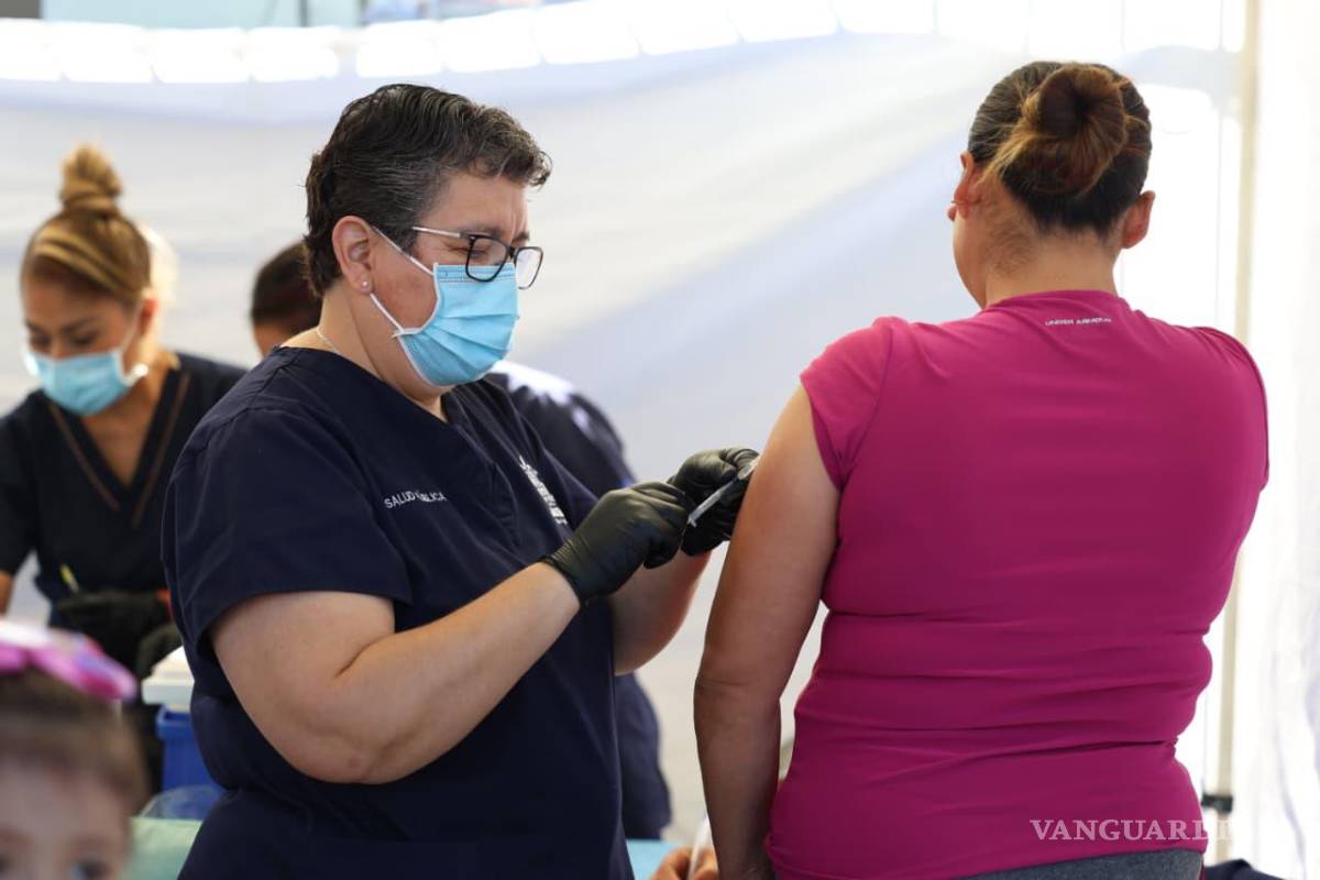 $!Personal de salud aplicó vacunas y realizó pruebas preventivas durante la jornada.