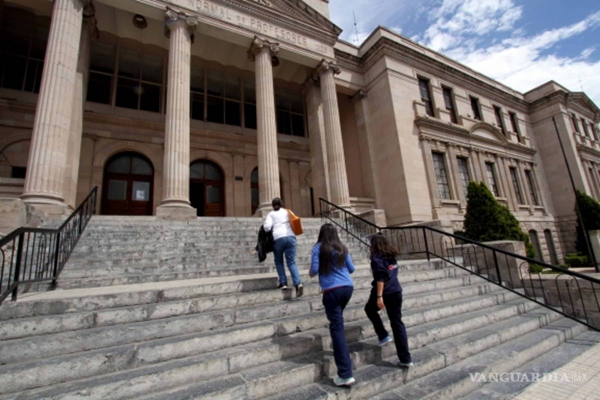 Se desplomó casi 50% la matrícula en las escuelas normales