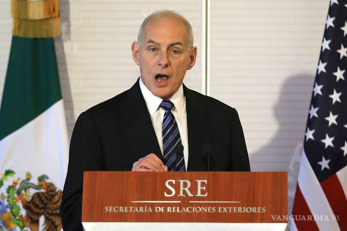 John Kelly sobrevuela plantíos de amapola en Guerrero