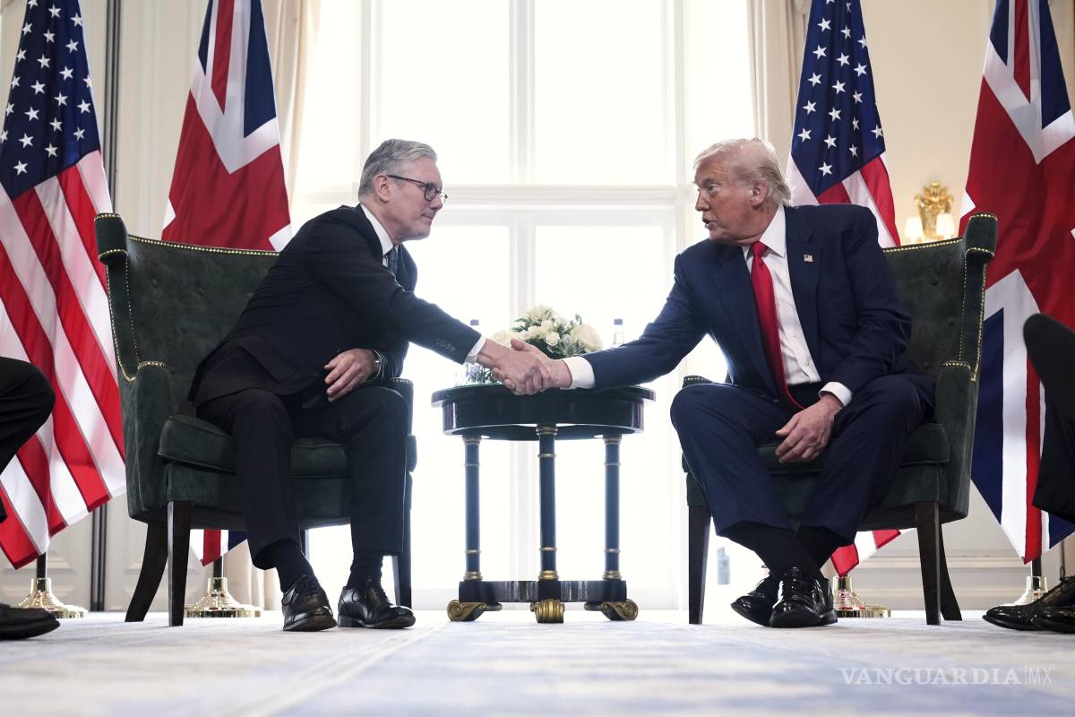 $!El presidente Donald Trump y el primer ministro británico, Keir Starmer. Firmado el 8 de mayo, fue el primer acuerdo bilateral alcanzado desde por Trump y RU.