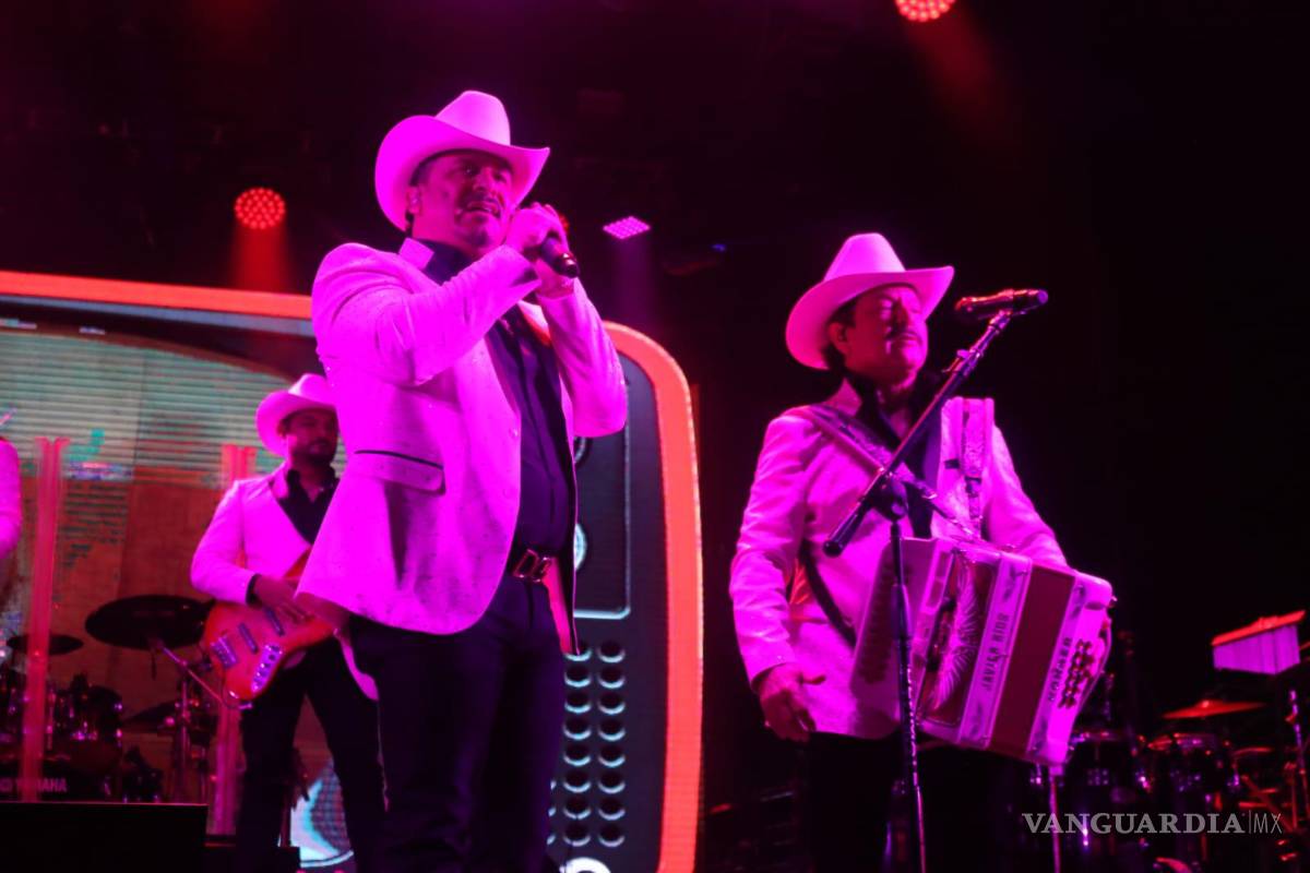 $!Los Invasores entregaron todo sobre el escenario en su presentación.