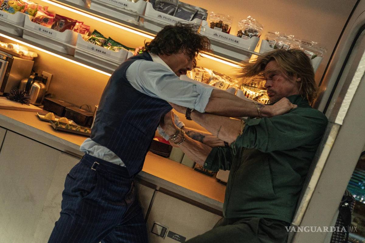 $!Aaron Taylor-Johnson, izquierda, y Brad Pitt en una escena de Bullet Train.
