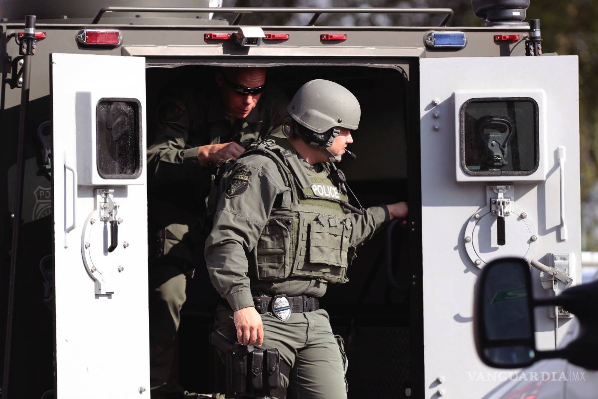 Hallan artefactos explosivos en la escuela del tiroteo de Texas