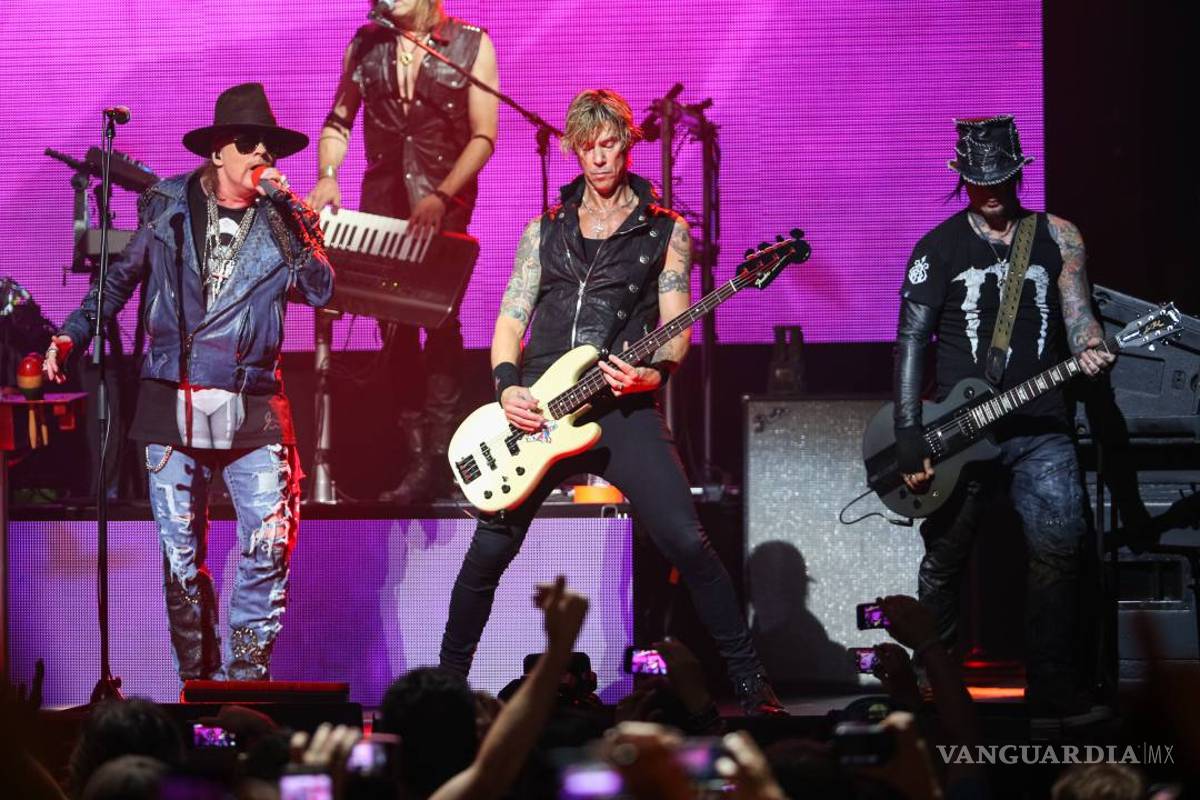 Axl Rose se fractura el pie durante histórico concierto en Los Ángeles