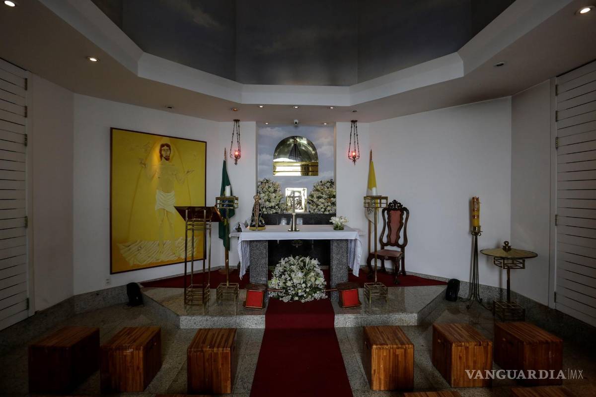 $!Fotografía que muestra la capilla dentro de la estatua del Cristo Redentor, el 6 de octubre de 2021, en Río de Janeiro (Brasil). EFE/Antonio Lacerda