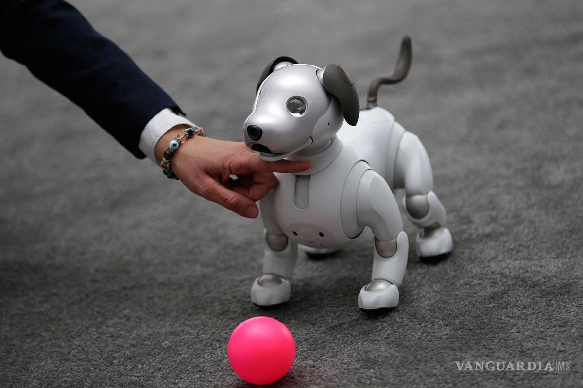 El perrito robot de Sony, Aibo, ahora es más adorable y hace más trucos