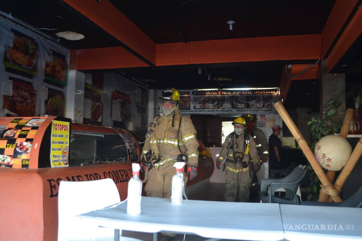 Conato de incendio en una rosticería moviliza a bomberos de Saltillo