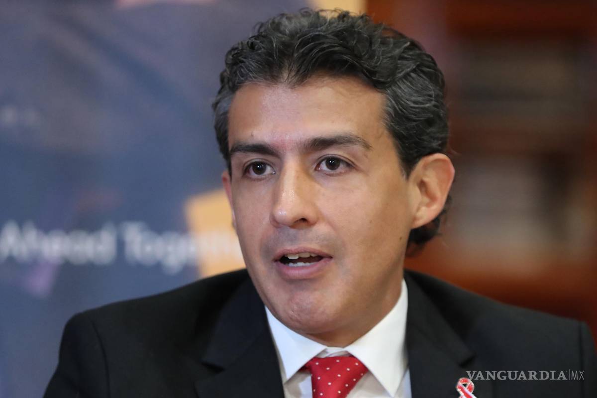 $!El gerente de Defensa del Paciente de Asuntos Gubernamentales en GSK México, Rafael Polanco en una rueda de prensa en el Museo Franz Mayer.