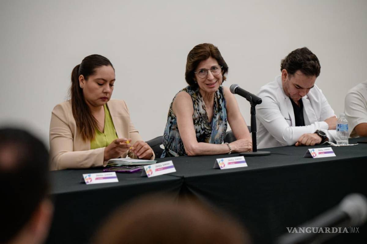 $!Médicos veterinarios que atendieron a Rocky recibieron un reconocimiento por su labor durante los días en que intentaron salvar la vida del can.