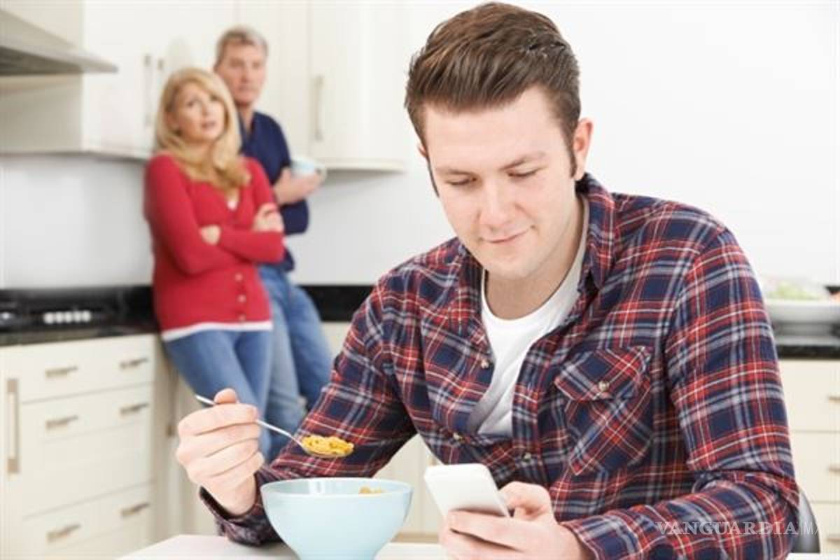 ¿Cómo puedo ayudar a que mi hijo adulto tome sus propias decisiones?