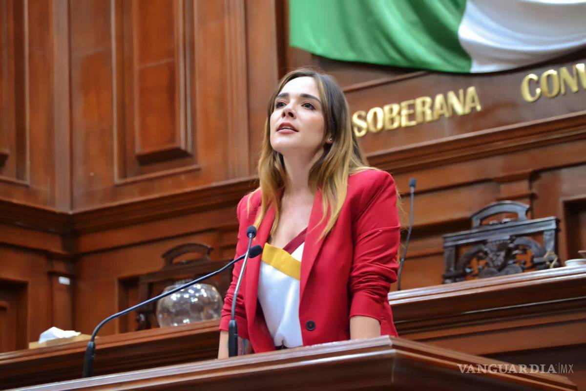 $!Vestida de novia, candidata de Morena pide ‘el sí’ de votantes (video)