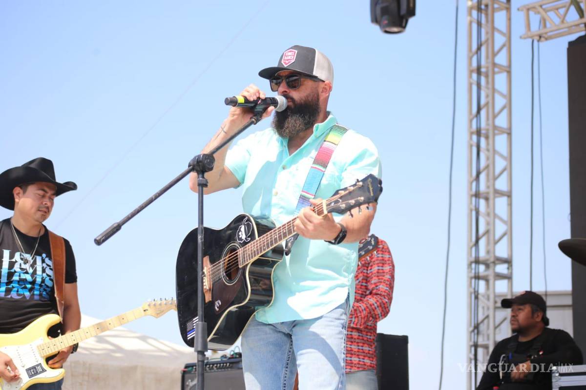 $!Bajo el sol de Arteaga Luk Vegas y Stampida se presentaron con éxito.