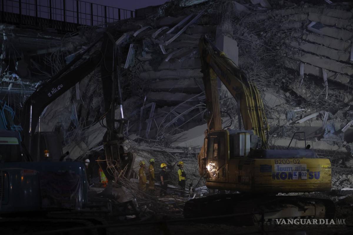 $!La junta militar birmana dijo que hay un total de 1,002 muertos, 2,376 heridos y 30 desaparecidos por el terremoto que sacudió el centro-norte de Birmania, Myanmar