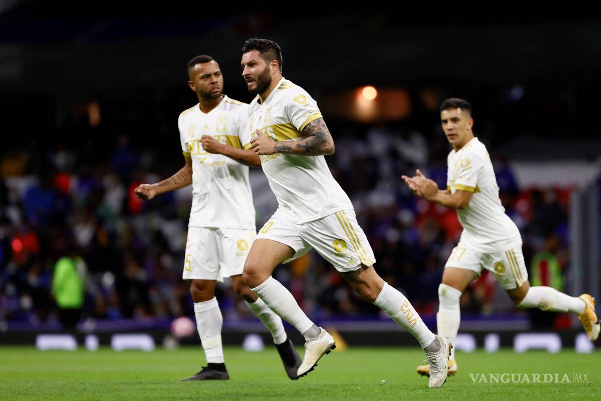 $!Gignac metió el balón número 150 en la guardameta de Jesús Corona