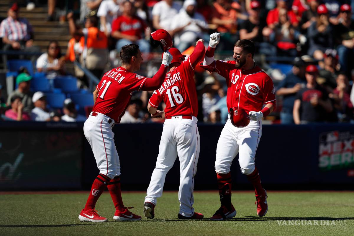 $!Cardenales 'vuelan' sobre la cerca y le 'pegan' a los Rojos en Monterrey