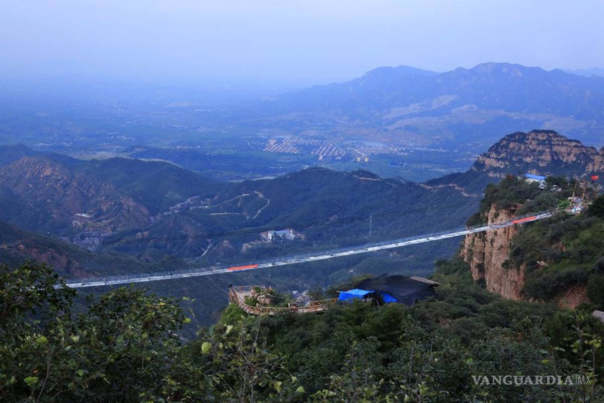 China tiene el puente de cristal más largo del mundo (video)