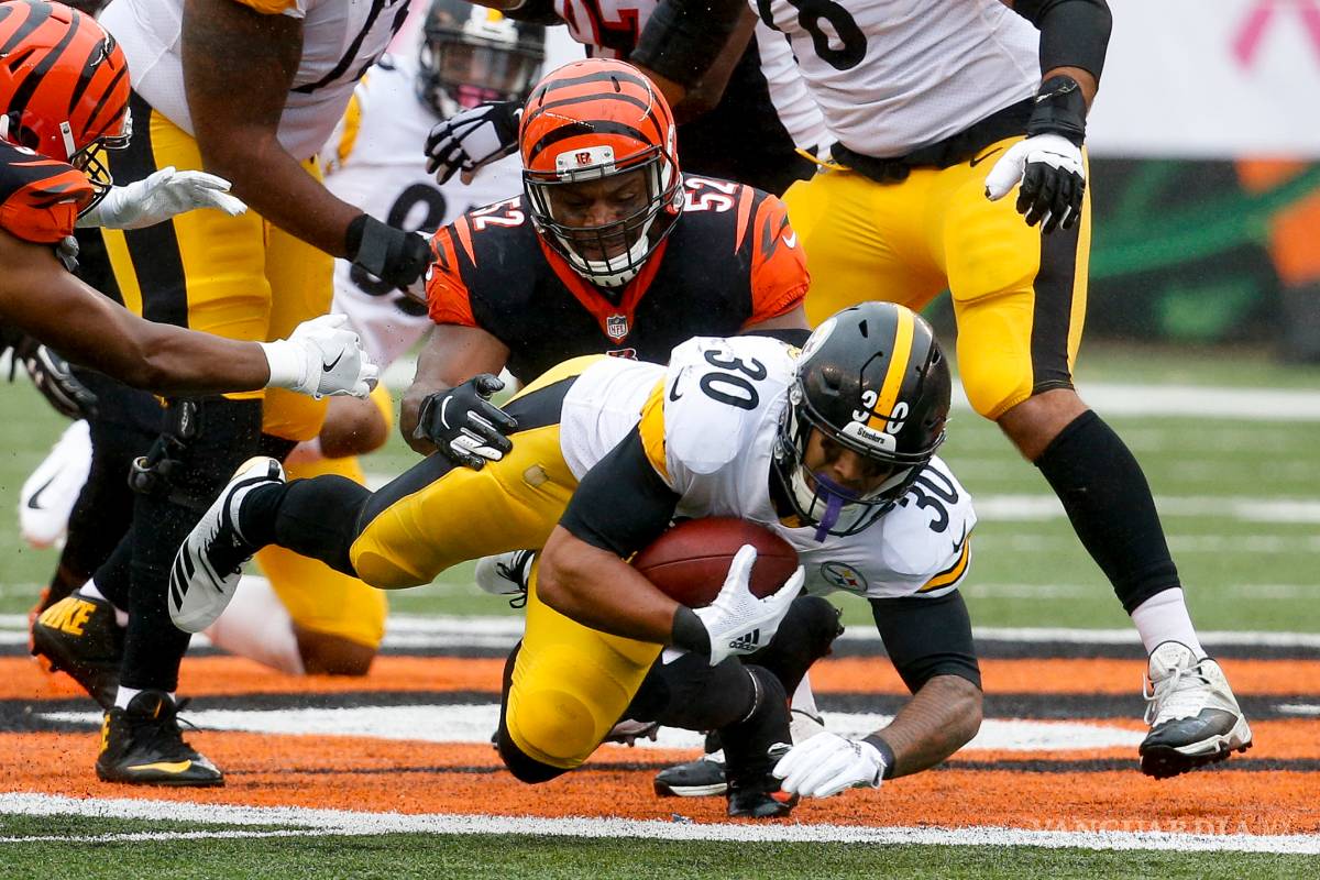 $!Antonio Brown corre hacia el camino de la victoria