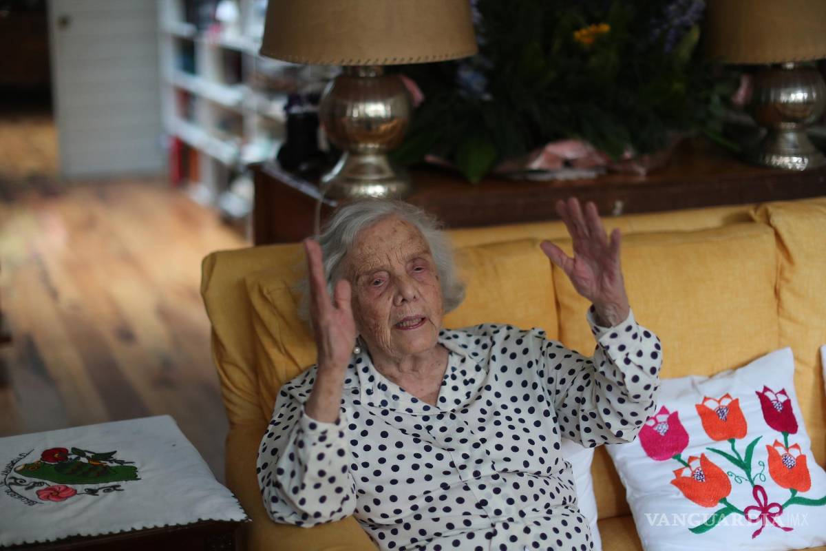 $!La periodista y escritora mexicana Elena Poniatowska en Ciudad de México.