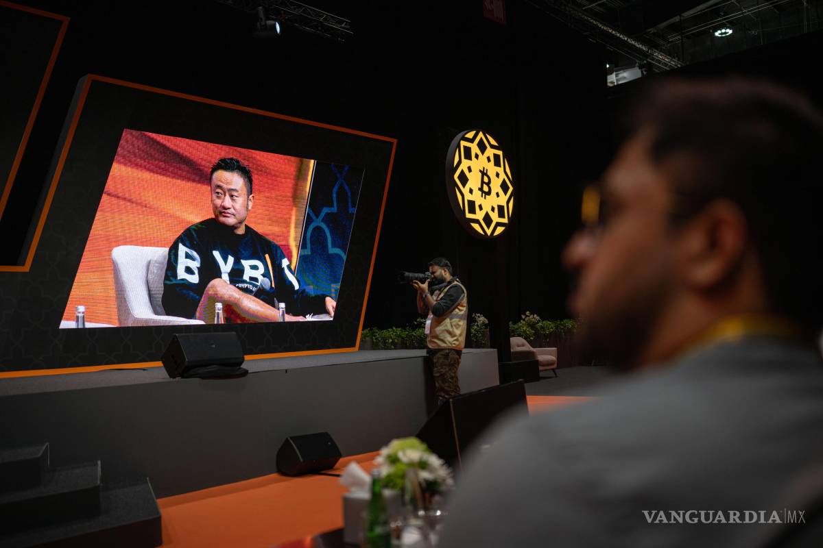 $!Ben Zhou, director ejecutivo de Bybit, en una conferencia sobre criptomonedas en Abu Dhabi. Bybit perdió 1,500 millones de dólares a manos de piratas informáticos.