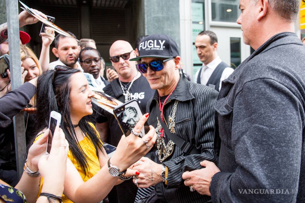 &quot;Se ve mal&quot;: fotos en Rusia preocupan a fans por la salud de Johnny Depp